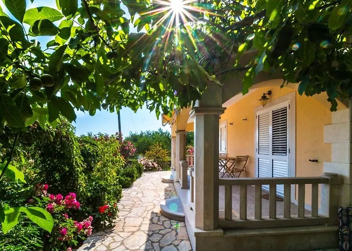 Сasa de vacaciones House Mare Kaštel Novi