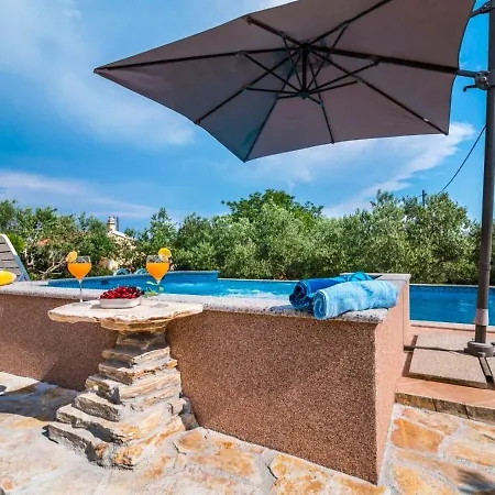 Mare - Open Pool And Pool For Children *